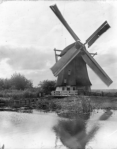 811949 Gezicht op de Broekzijdse molen (Gein Noord 41) te Abcoude (gemeente Abcoude-Baambrugge).